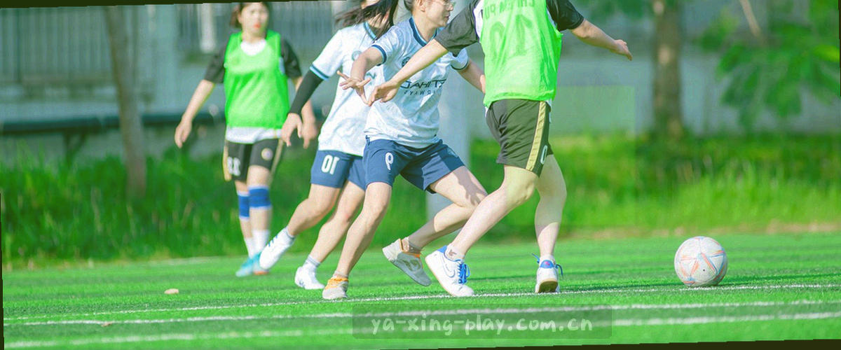 抽象的体育数据连接线条，深蓝与亮橙交织